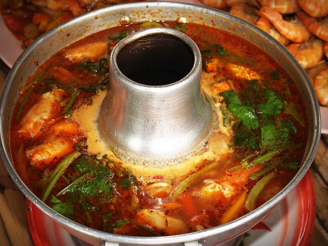 Různé druhy thajských polévek a jejich charakteristické ingredience