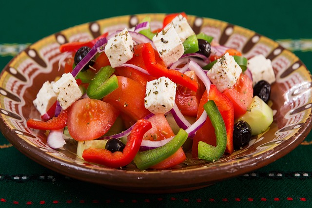 8. Zkuste využít místních restaurací a prozkoumat autentickou řeckou kuchyni