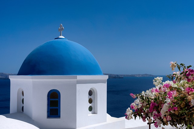 3. Gastronomické dobrodružství na⁣ Santorini: Vyzkoušejte tradiční řecké​ speciality na ostrově