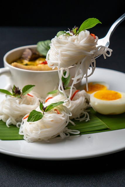 1. Struktura a příprava thajských rýžových nudlí: Základní kroky pro vytvoření chutného jídla