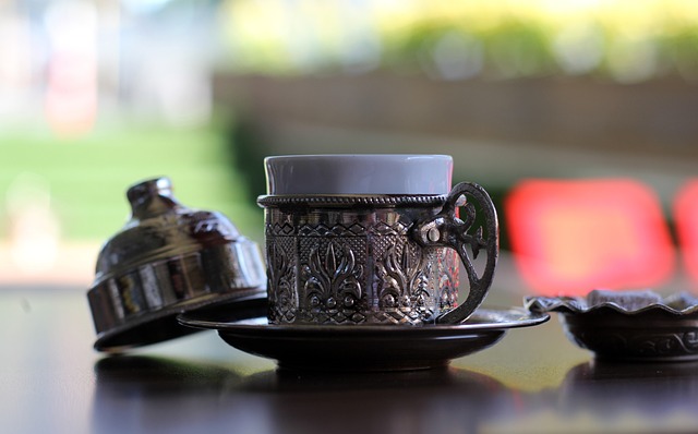 6. Nejlepší suvenýry pro požitek z‍ turecké kávy – vybavení a pomocné‍ prostředky