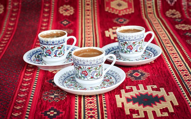 1. ⁣Zachyťte autentickou tureckou atmosféru s tradičními suvenýry a dárky