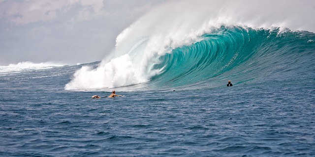 Surfování na​ Atlantiku: Neodolatelné vlny pro zkušené surfaře
