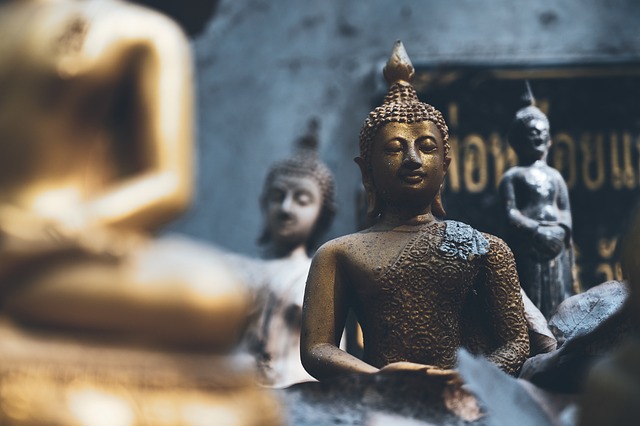 Thajské chrámy a spirituality: Mystická atmosféra a klidné místo pro meditaci